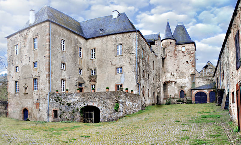 Burg Lissingen - Innenhof Burg Lissingen - Innenhof